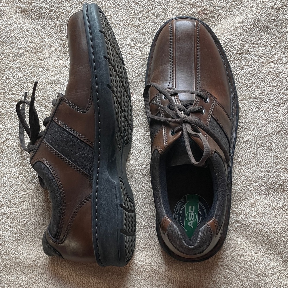 Streetcars 9 Brown Leather Tied Shoes